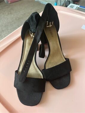 Old navy size 7 heels good condition